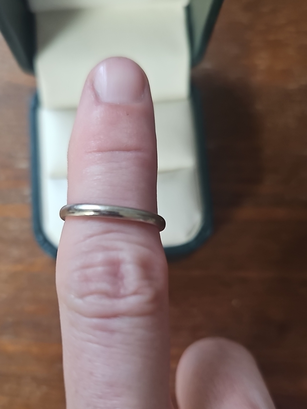 White gold wedding band Size 5.25 - Picture 3 of 3